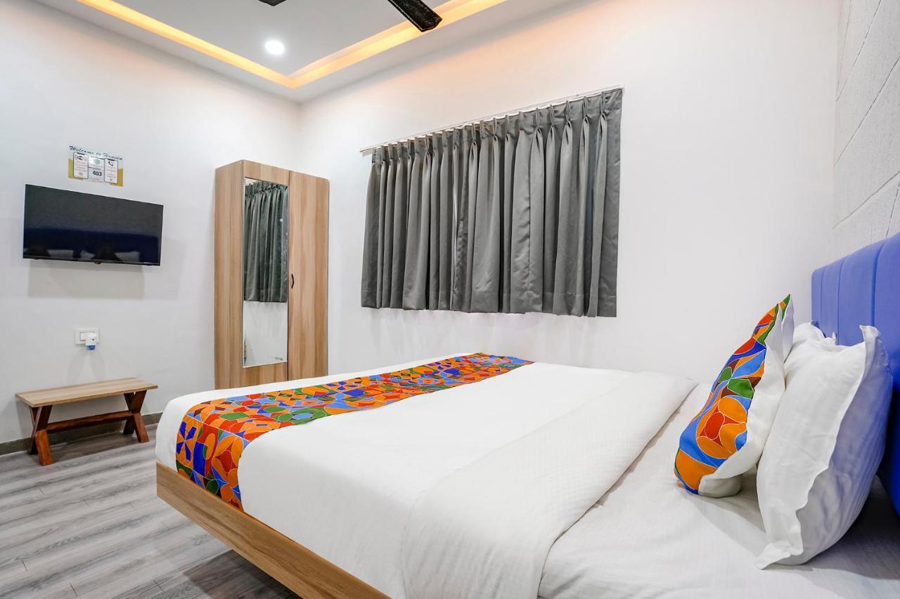 Fabhotel Vrundavan, Athwa Bhatha Esterno foto