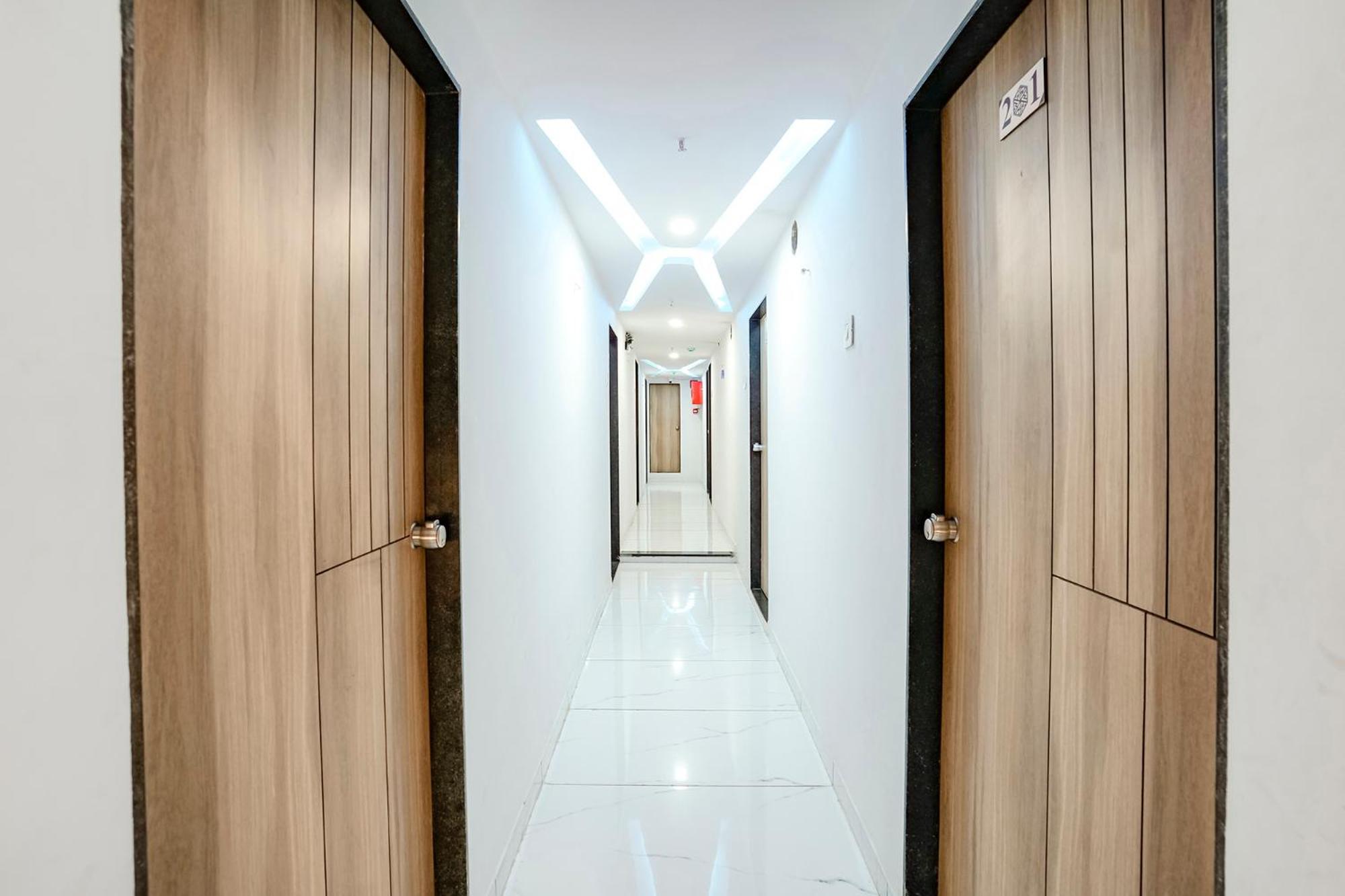 Fabhotel Vrundavan, Athwa Bhatha Esterno foto