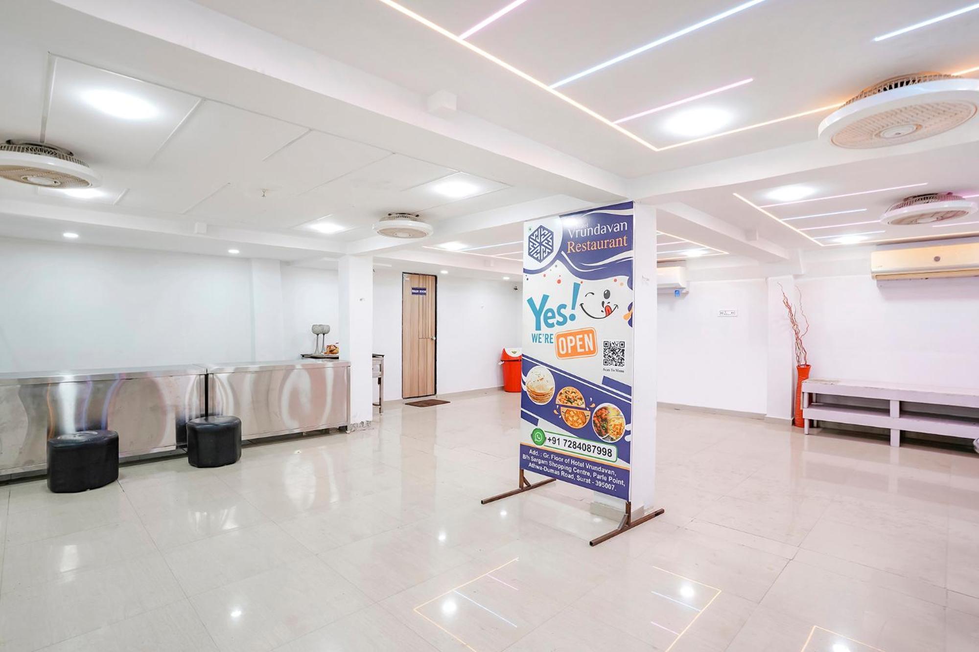 Fabhotel Vrundavan, Athwa Bhatha Esterno foto