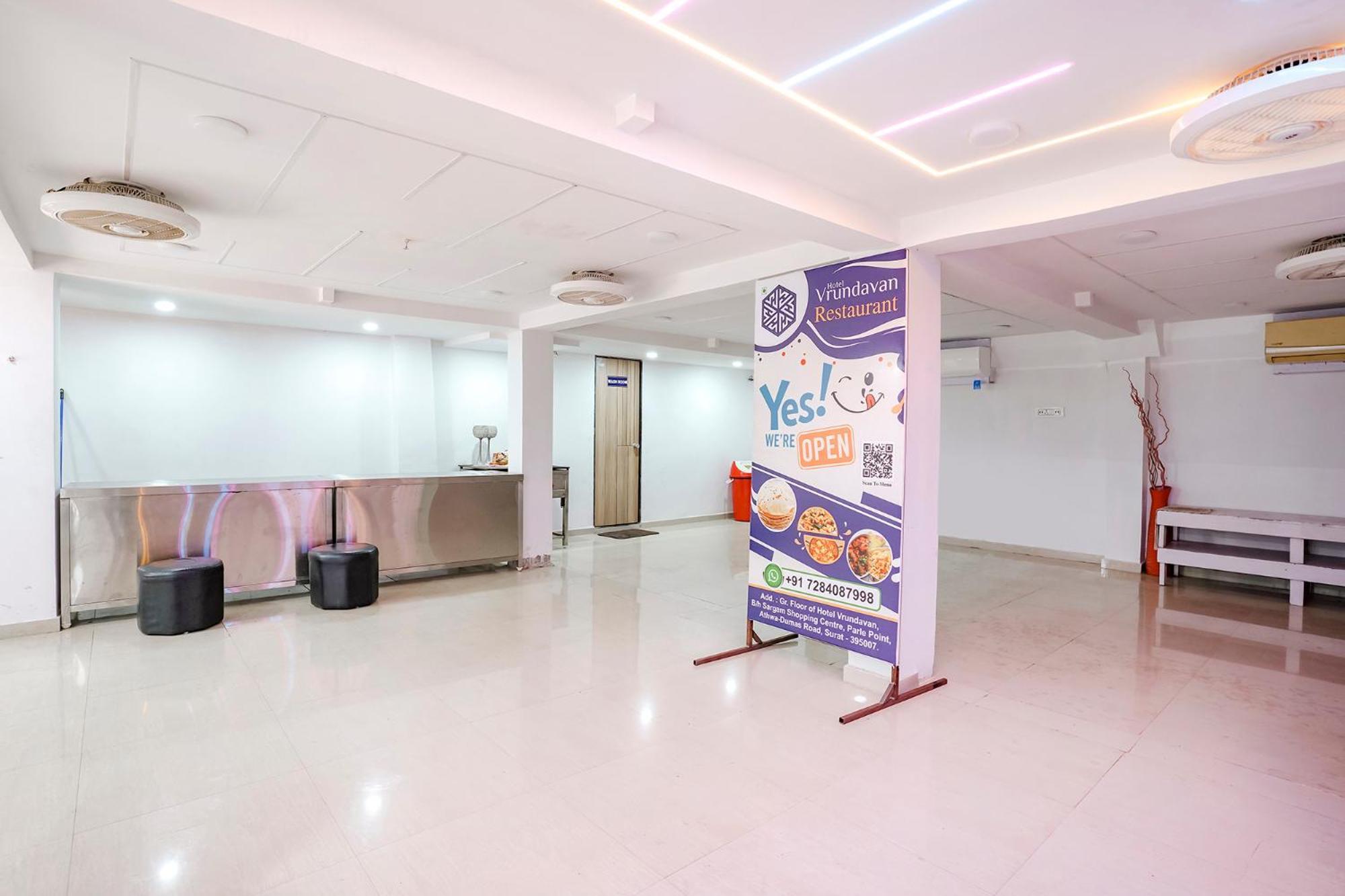 Fabhotel Vrundavan, Athwa Bhatha Esterno foto